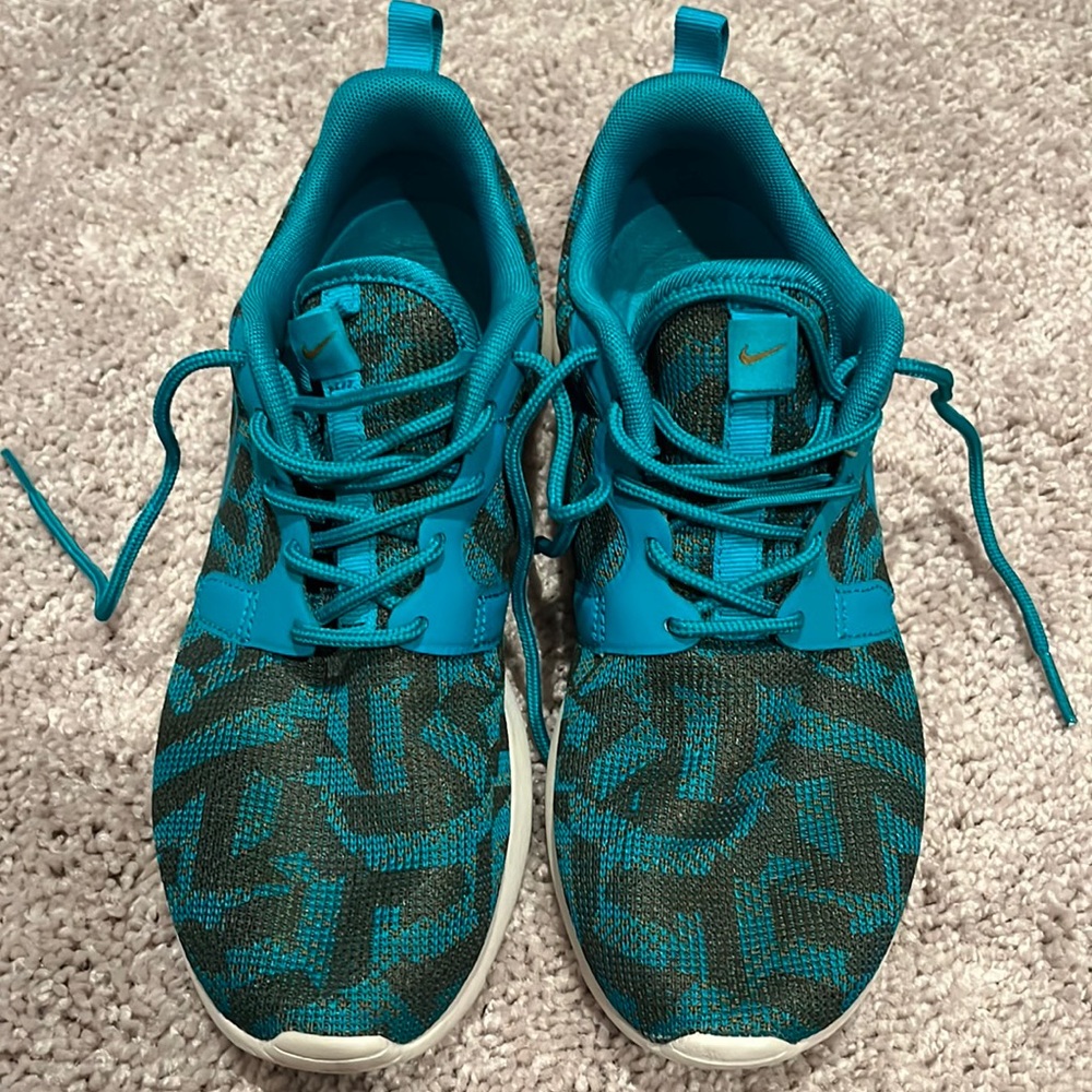 Womens Nike Roshe size 6